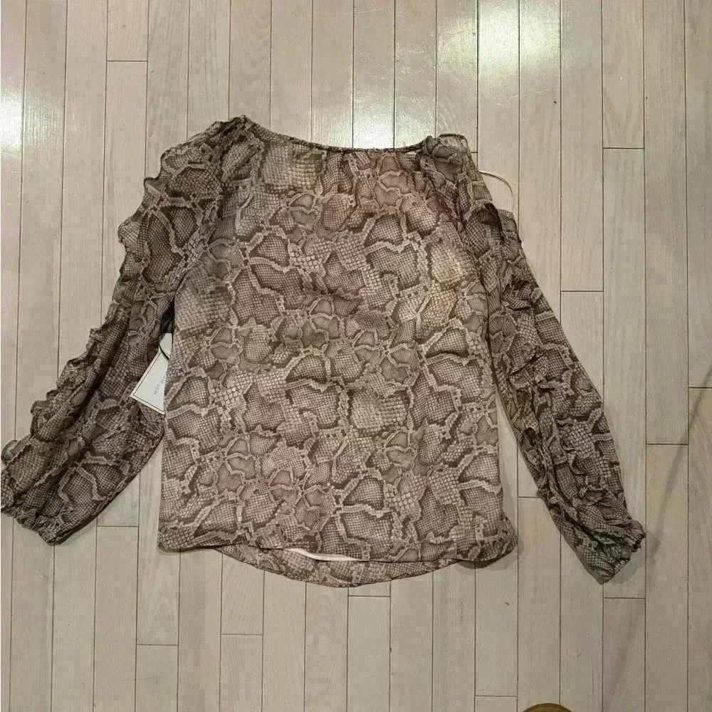 1.STATE beautiful top in silky snake pattern - Picture 3 of 5